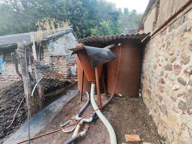 据村民介绍,目前只有位于清河沿村河北岸的村民家里,地下水里含有金元素,河南岸的村民家则无法「抽水吸金」。 (取材自新京报)