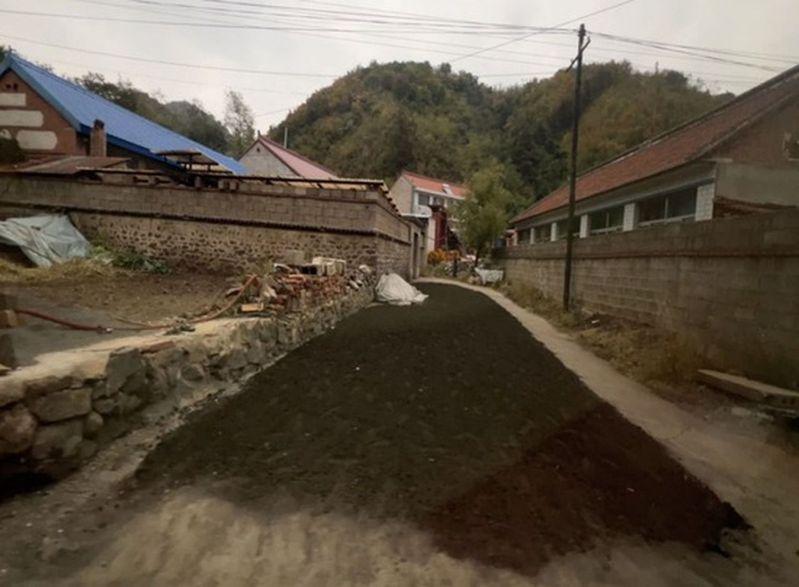 据村民介绍,目前只有位于清河沿村河北岸的村民家里,地下水里含有金元素,河南岸的村民家则无法「抽水吸金」。 (取材自新京报)