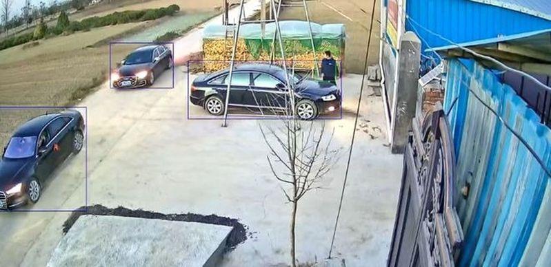 婚礼车队跟着张先生的奥迪开到了工厂。(取材自潇湘晨报)