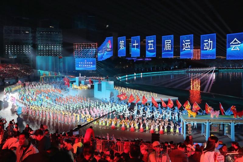 全运会首次以海滨实景作为闭幕式舞台。（中通社）
