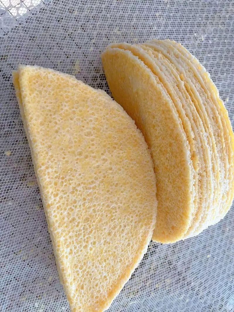 「奶皮子糖葫芦」突然爆火，上海有店卖到98元一串。（取材自新闻晨报）