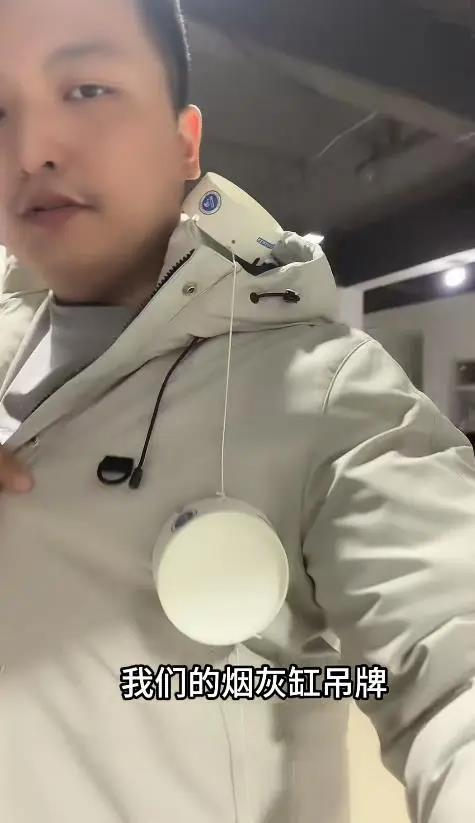 江苏一名男装店主把吊牌做成创意鼠标垫,意外爆红。(取材自鲁中晨报)