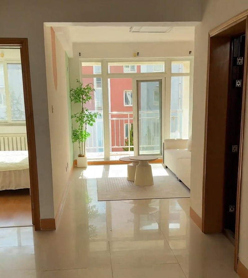 网络拍卖平台上的山东威海乳山海景房,是属于「候鸟式」社区。(取材自极目新闻)