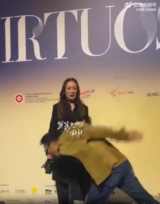 任达华70岁仍老当益壮。(取材自都市快报橙柿交互)