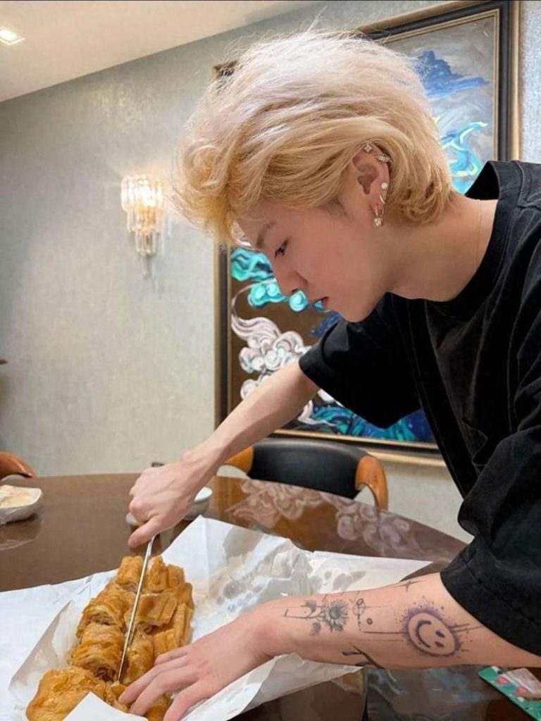 鹿晗晒8000万元豪宅:音响60万 连纸巾盒都要880元 鹿晗晒出他的生活照。(取材自微博)