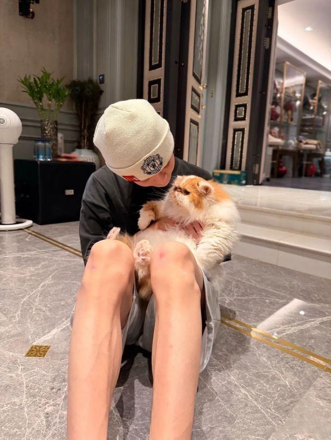 鹿晗晒出他的生活照。（取材自微博）