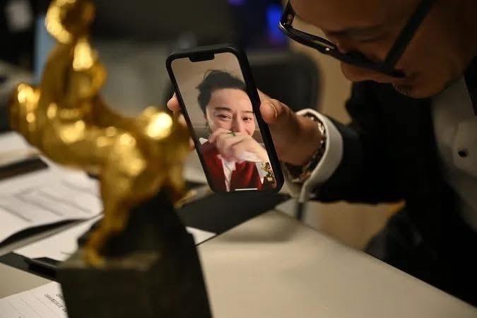 张吉安和范冰冰在金马后台视频。（金马奖官方摄影李开明提供）