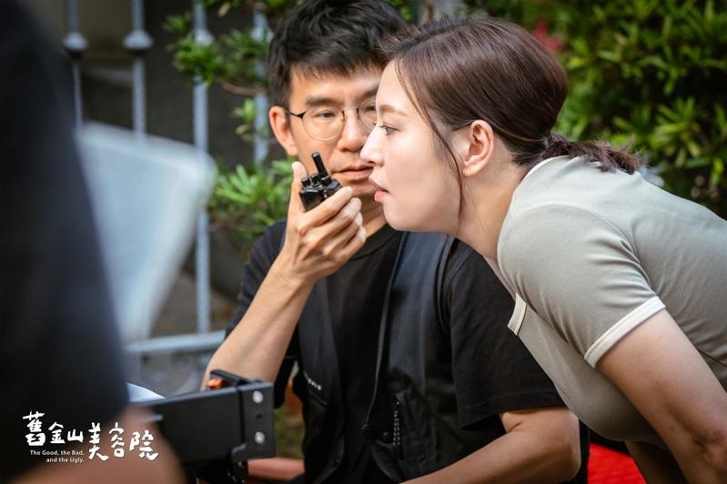 「旧金山美容院」剧中，杨晴(左)与杨镇饰演的面包店老板有不少情感交互。图／TVBS提供