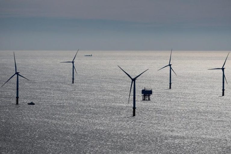 英研究:价格只要1/3 英国未来恐充斥中制风电机 据英国研究,中国生产的离岸风力发电机,成本只要欧洲同业的三分之一。路透