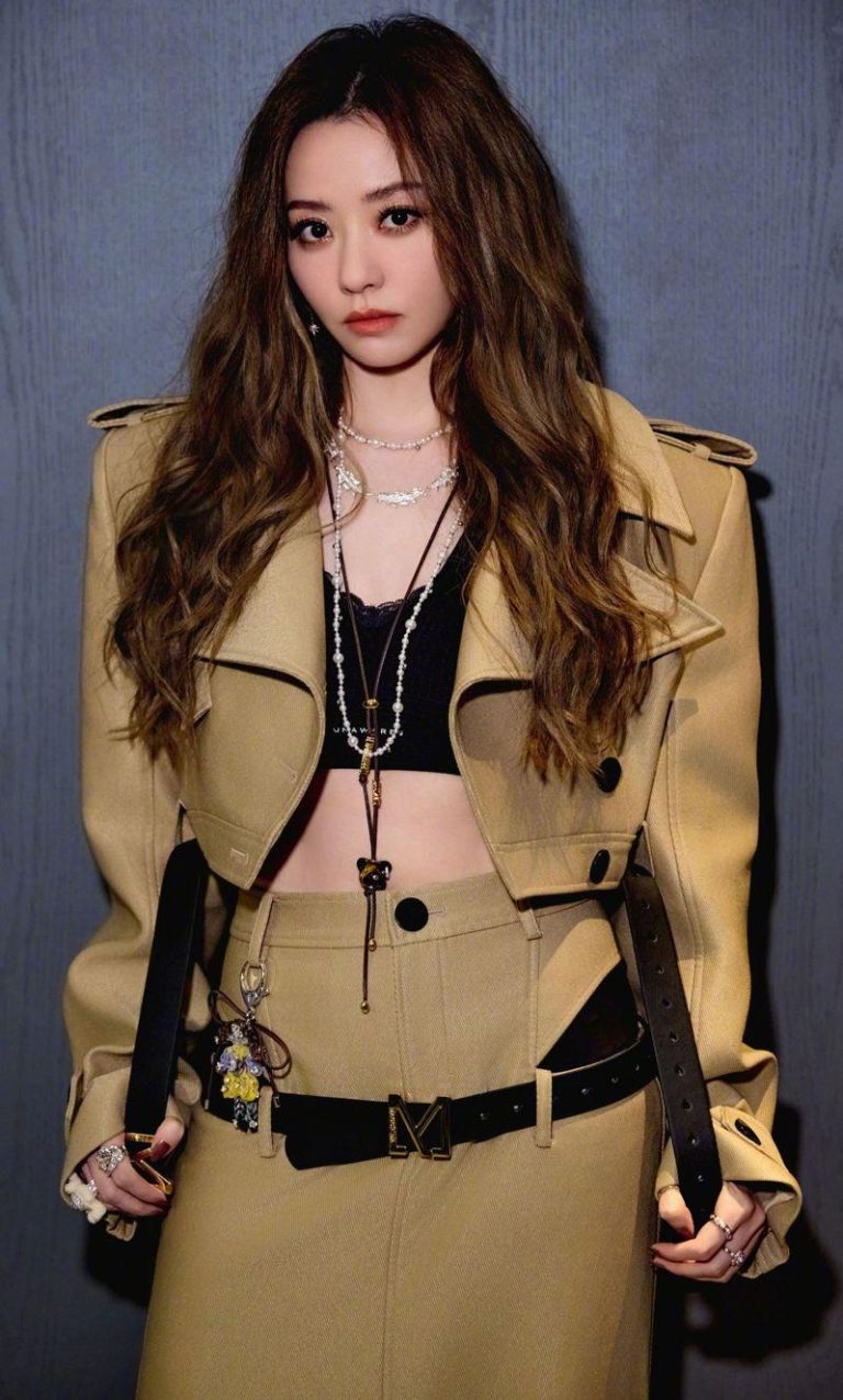 先前才手掌干裂出血…张靓颖发长文谈身体情况:得带状疱疹留疤 张靓颖发文透露自己的身体状况。(取材自微博)