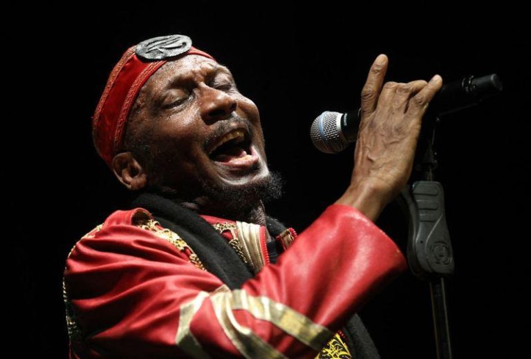 雷鬼乐传奇人物吉米克里夫（Jimmy Cliff）的妻子钱伯斯今天宣布，吉米克里夫已逝世，享寿81岁。美联社