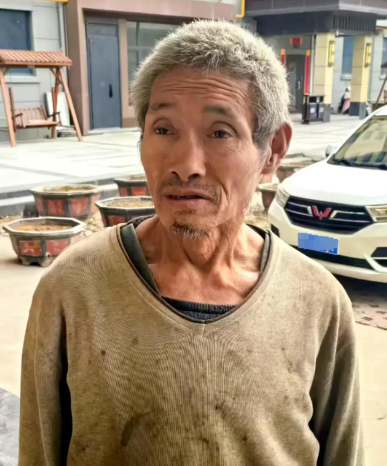 在身分确认前,警方给金福春拍摄的照片。(取材自封面新闻)