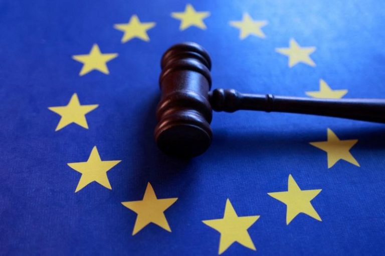 欧盟拟收紧投资规范 要求中企聘用当地劳工 欧盟当局正计划收紧外国投资规范,确保陆企进军欧盟开放市场时能嘉惠欧洲劳工。(路透)