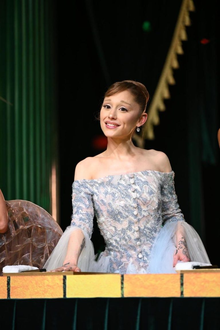 网红强搂亚莉安娜下场曝光 这举动看不出悔意 亚莉安娜日前现身新加坡的「魔法坏女巫:第二部」首映会。(图/UIP提供)