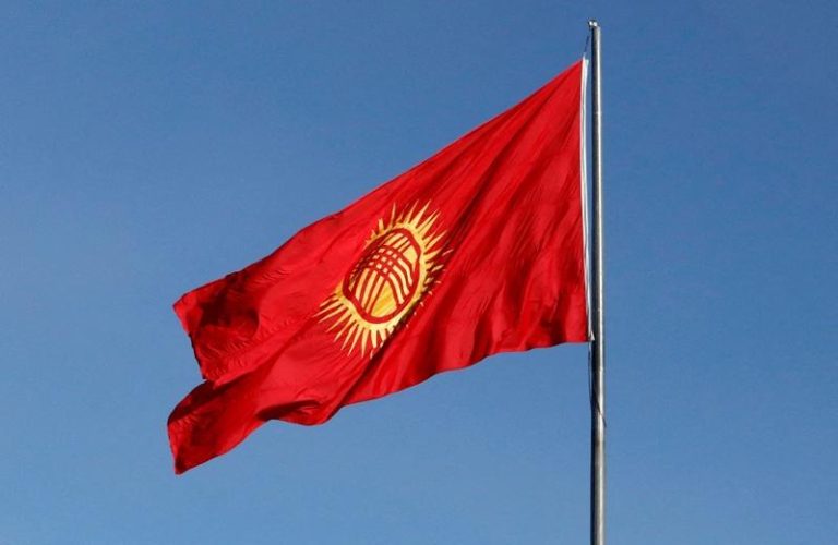 金矿公司涉严重破坏环境 吉尔吉斯逮捕中籍首席执行官 中亚国家吉尔吉斯国旗。路透