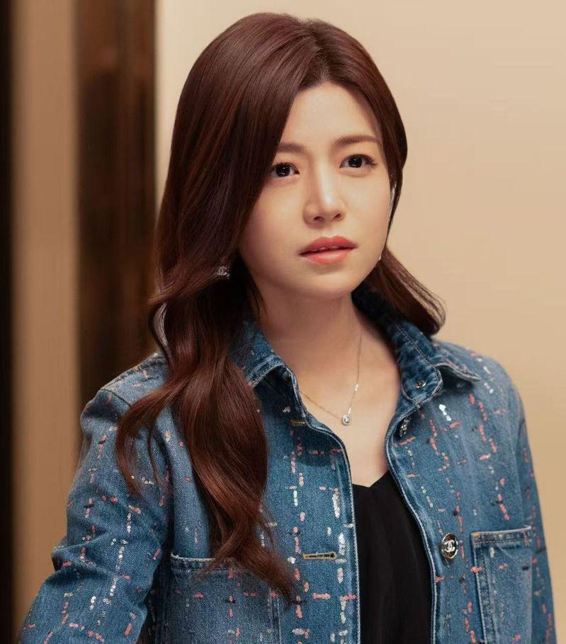 离婚近一年的陈晓(图)与陈妍希,将「隔空对决」。(取材自微博)