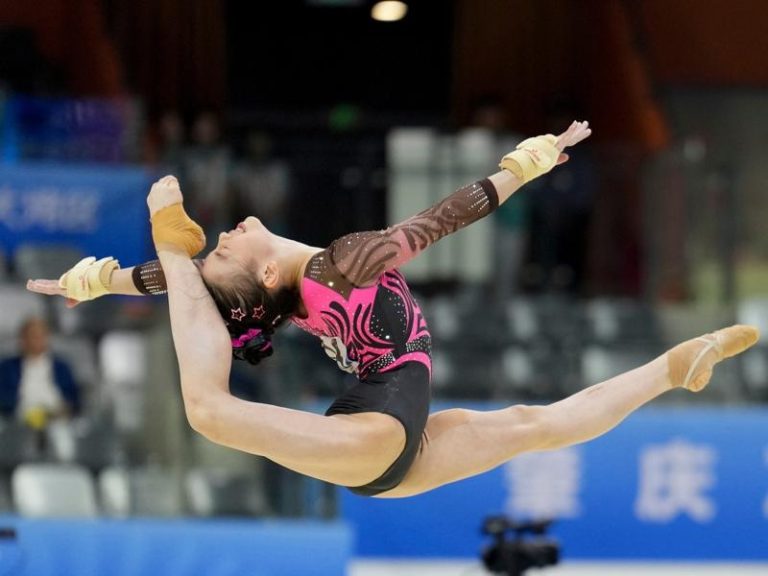 3大新星夺13金 全运会掀青春风暴 冲刺2028洛杉矶奥运 11月17日,广东队选手柯沁沁在全运会比赛中获得亚军。(新华社)