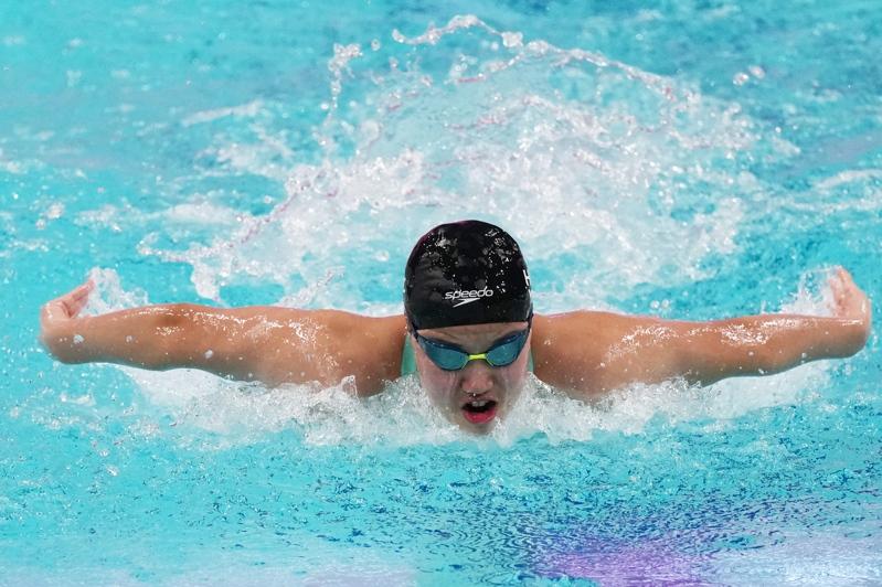 11月17日,广东队选手柯沁沁在全运会比赛中获得亚军。(新华社)