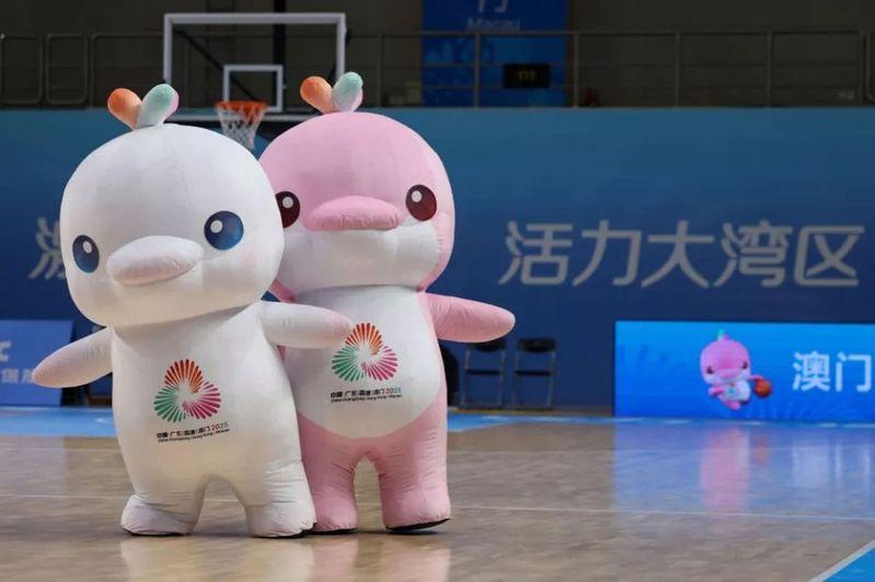 11月17日,广东队选手柯沁沁在全运会比赛中获得亚军。(新华社)