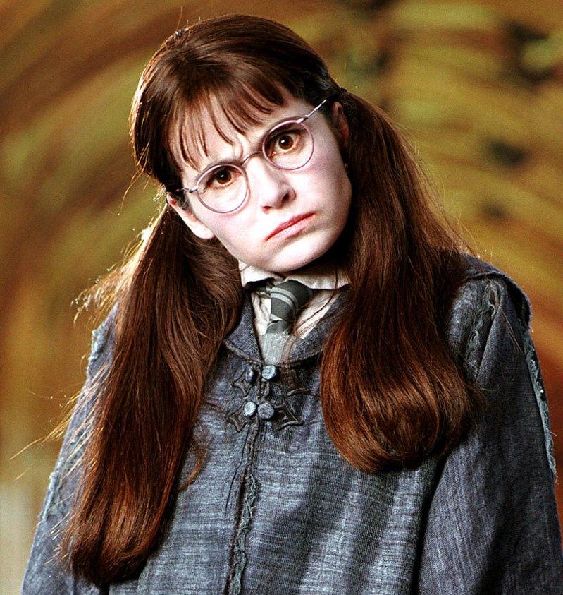 雪莉韩德森演出「爱哭鬼麦朵」时已经37岁。(图/摘自华纳官网)