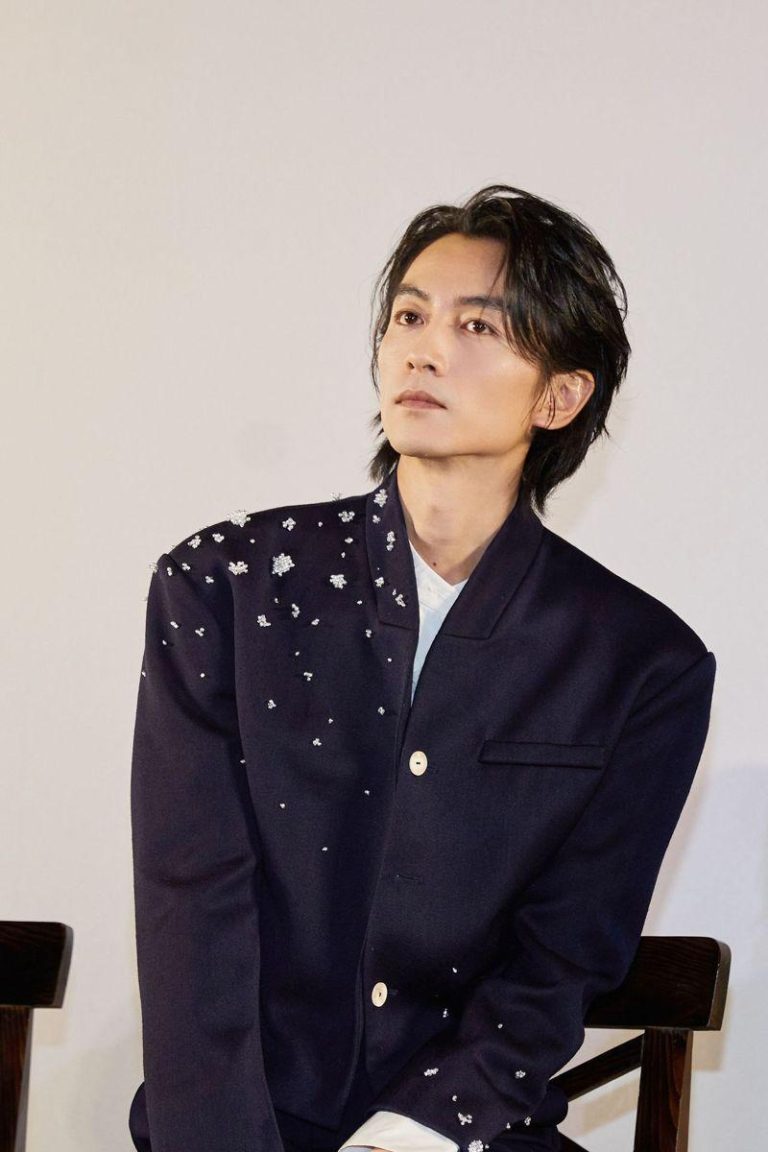 离婚后首亮相 陈晓暴瘦到脱相 网惊:情伤未愈? 陈晓离婚后首亮相,脸部颧骨突出、两颊凹陷,被指断崖式衰老。(取材自微博)