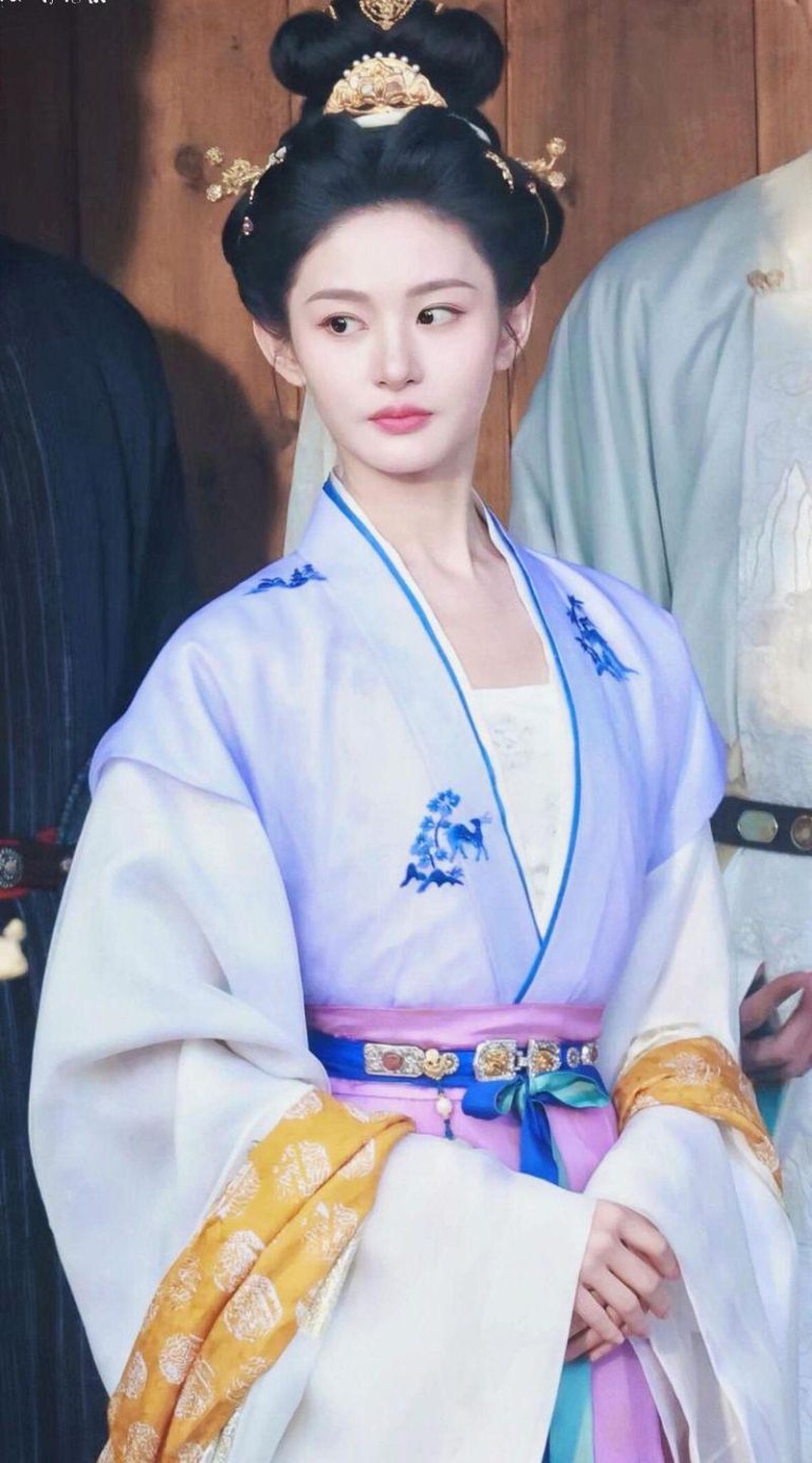 赵晴挺过小三风波，在新剧「金吾不禁」摇身一变成女一。(取材自微博)