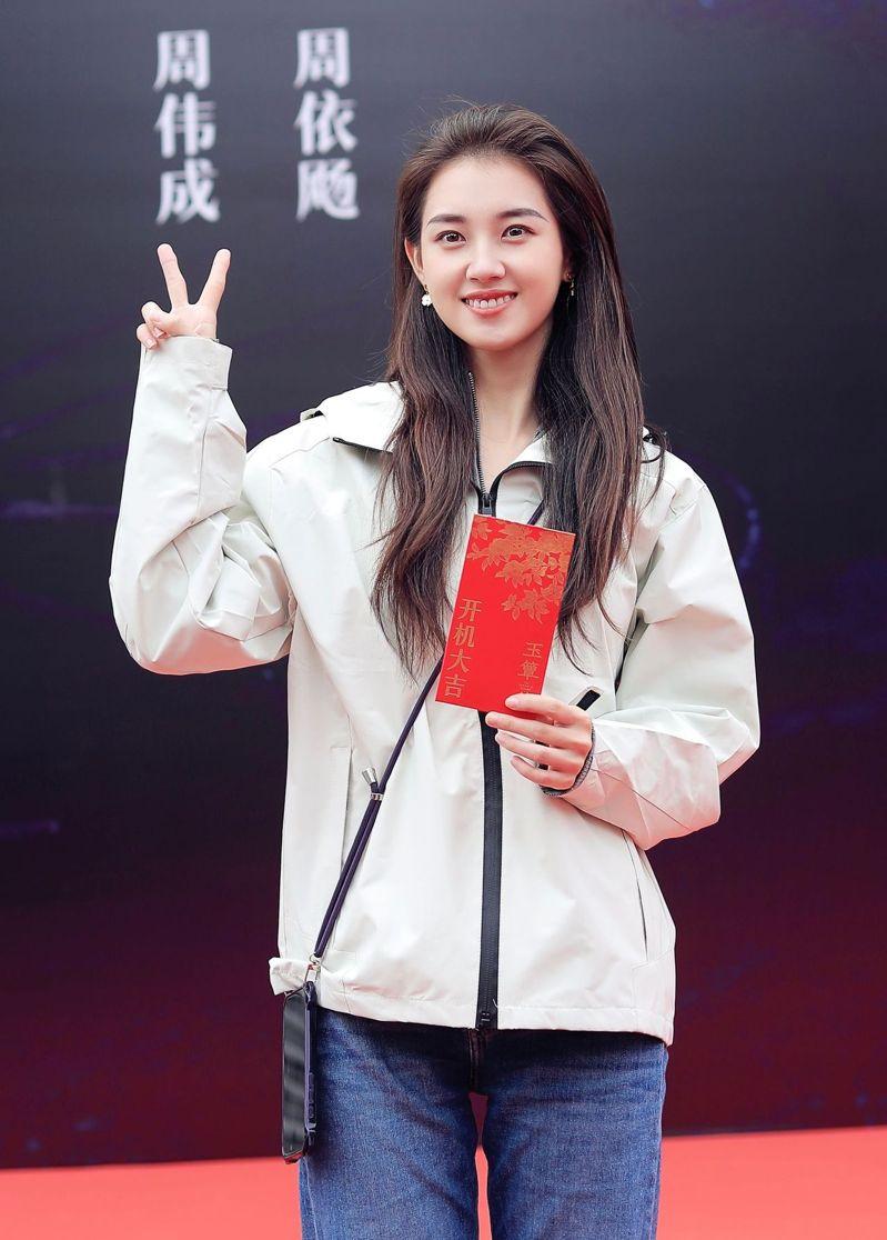 刘萧旭、郭宇欣主演的「盛夏芬德拉」,堪称现象级短剧。(取材自微博)