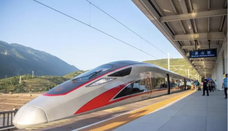 云南昆明洛羊镇火车站27日凌晨发生试验列车追撞施工作业人员事故,造成11人死亡、2人受伤。图非当事车辆。(取材自微博)