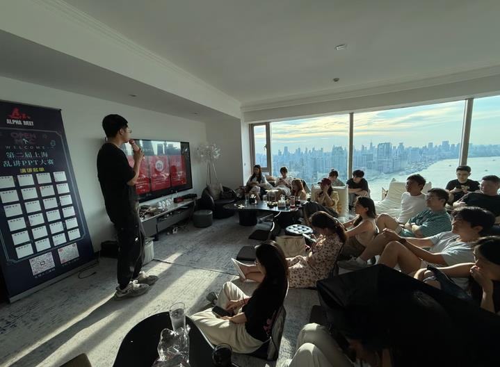 演说者正以PPT在「乱讲」。（视频截屏）