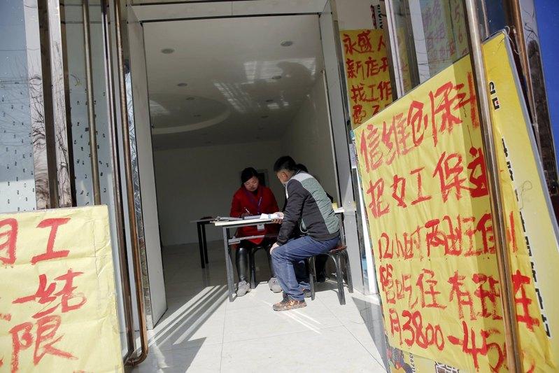 演说者正以PPT在「乱讲」。（视频截屏）