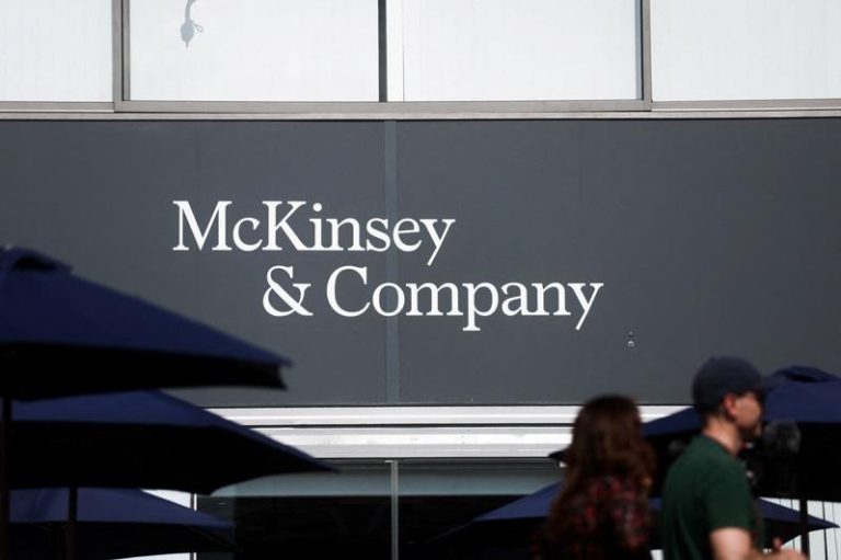 跨国顾问公司麦肯锡（McKinsey）过去一周裁撤约200个全球科技相关职位，让AI运行更多任务作。（路透）