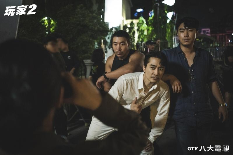 张圭悧在「玩家2」中饰演王牌赛车手。图/八大电视提供