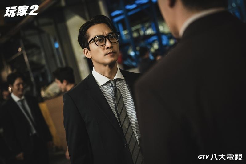 张圭悧在「玩家2」中饰演王牌赛车手。图/八大电视提供