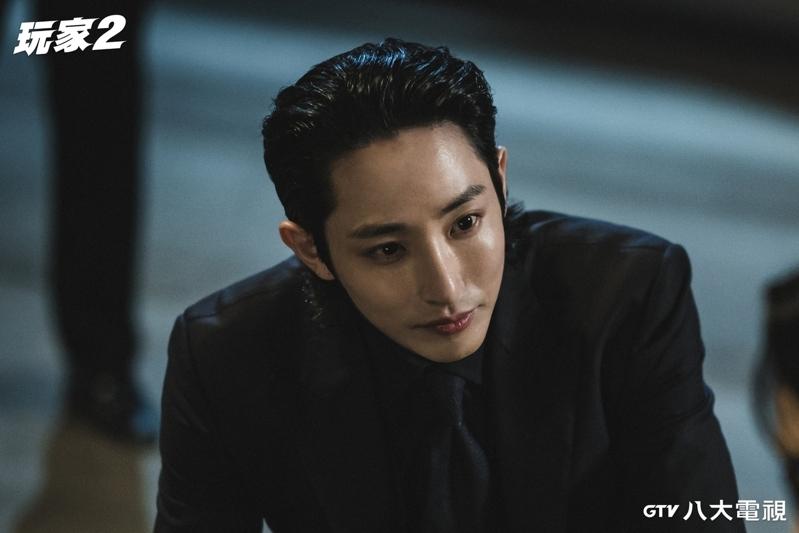 张圭悧在「玩家2」中饰演王牌赛车手。图/八大电视提供