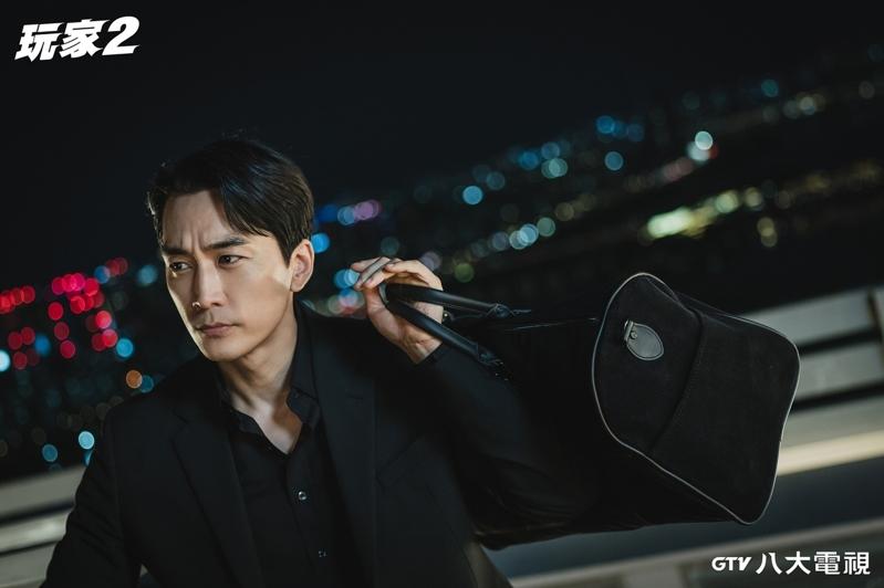 张圭悧在「玩家2」中饰演王牌赛车手。图/八大电视提供