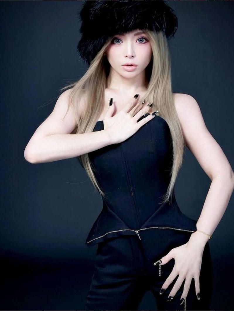 日本天后滨崎步替香港宏福苑大火祈祷。（取材自Instagram）