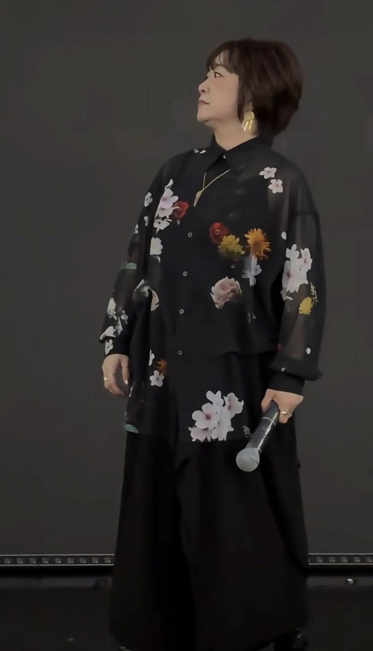 大槻真希演唱到一半突然被中断。图／摘自小红书