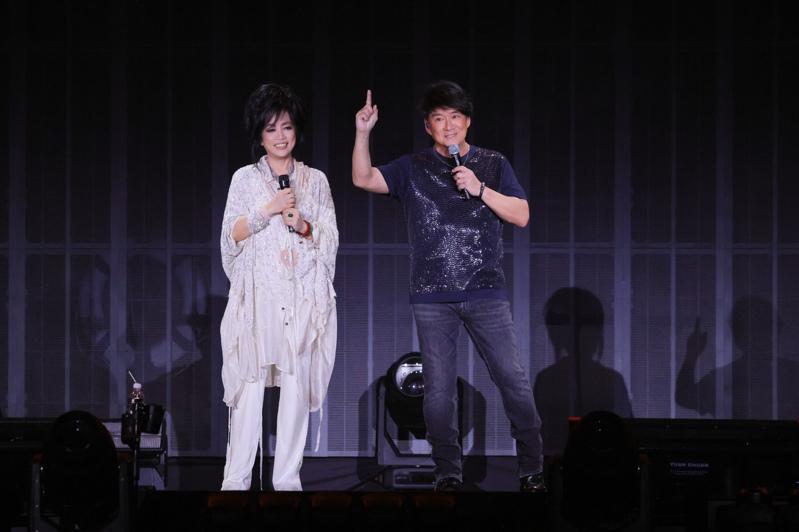 周华健相隔4年在高雄开唱，吸引满场歌迷到场。（滚石唱片提供）