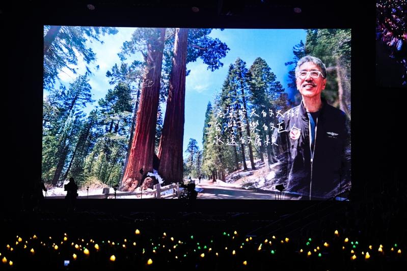 周华健相隔4年在高雄开唱，吸引满场歌迷到场。（滚石唱片提供）