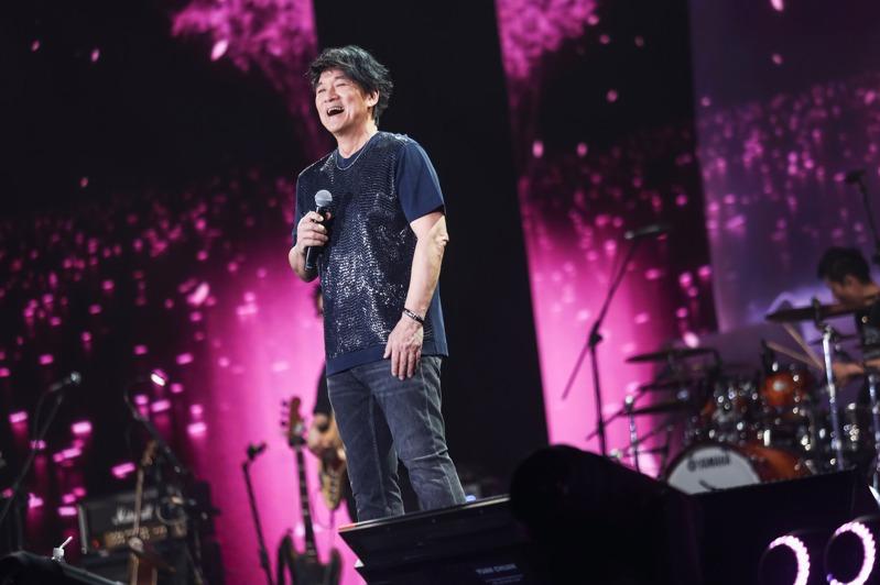 周华健相隔4年在高雄开唱，吸引满场歌迷到场。（滚石唱片提供）