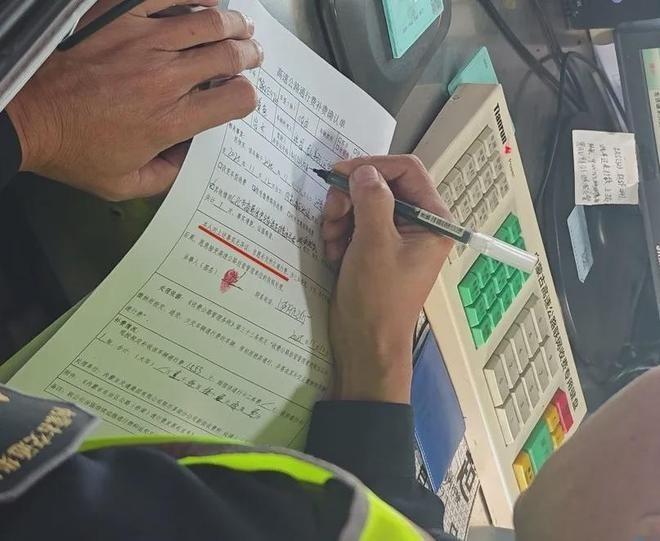 内蒙古交通集团鄂尔多斯新街收费站。(取材自极目新闻)