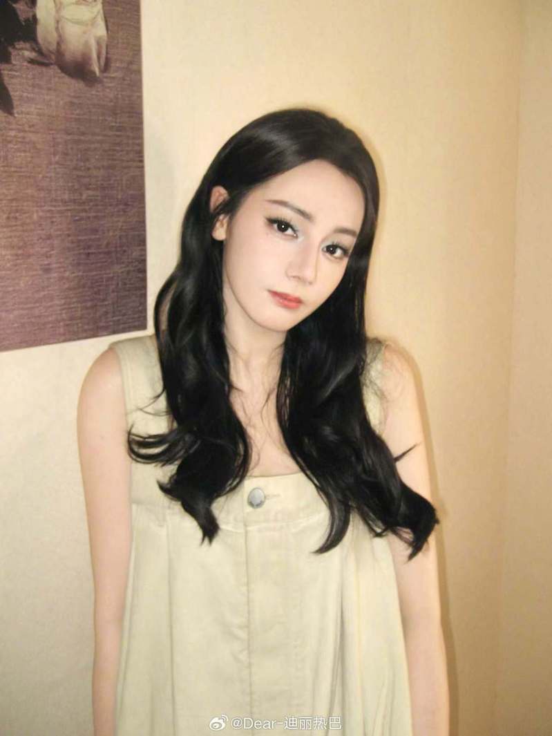 迪丽热巴。(取材自微博)