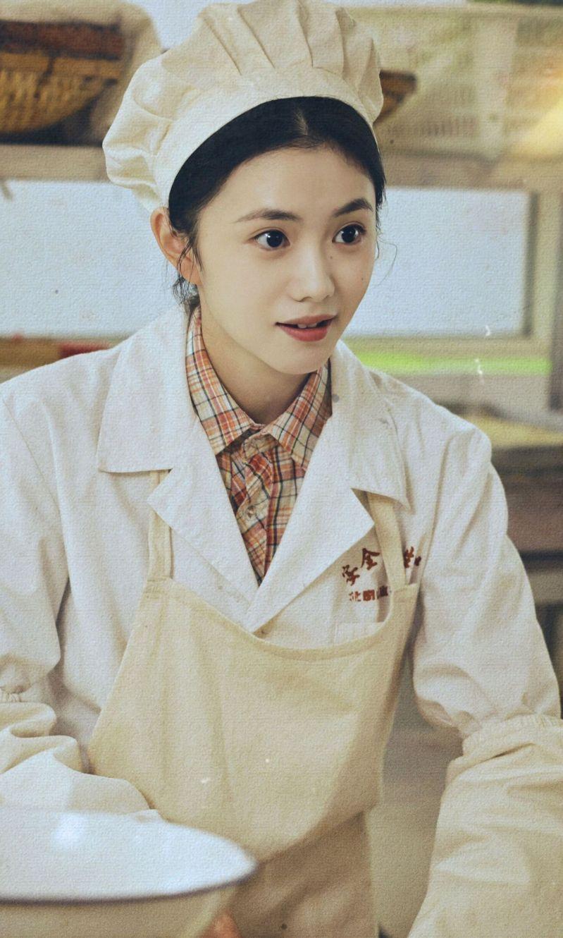 刘浩存饰演的美顺坚韧而善良。(取材自微博)