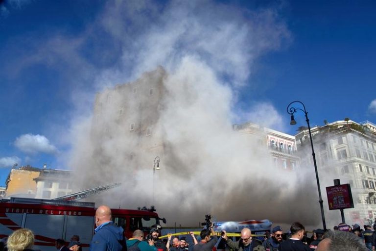 位在罗马竞技场附近古迹区的孔蒂塔楼（Torre dei Conti）3日发生部分坍塌事件。美联社