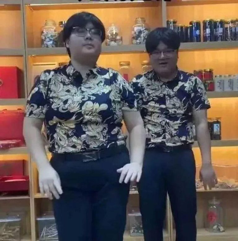 东莞一对「史上长得最像的夫妻」 网友狂喊去验DNA 广东东莞一对夫妻长相十分相似,当事人透露,彼此刚相识的时候没那么像,随着时间相处才越来越像。(取材自微博)