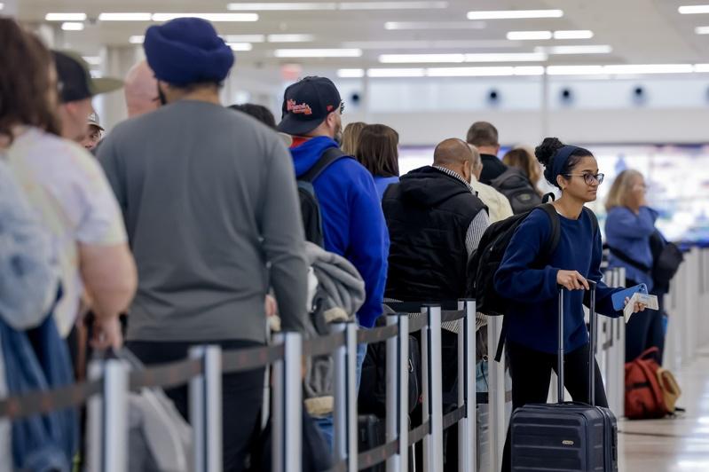 将在40个高客流量航线减少约10%的航班，其中包括纽约、洛杉矶、芝加哥等主要枢纽机场。示意图（欧新社）