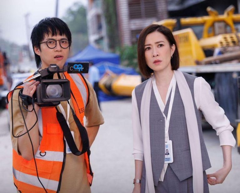 观影说剧/「新闻女王2」佘诗曼回归 马国明「领盒饭」 「新闻女王2」中,佘诗曼(右)饰演的文慧心面临新挑战。(取材自微博)