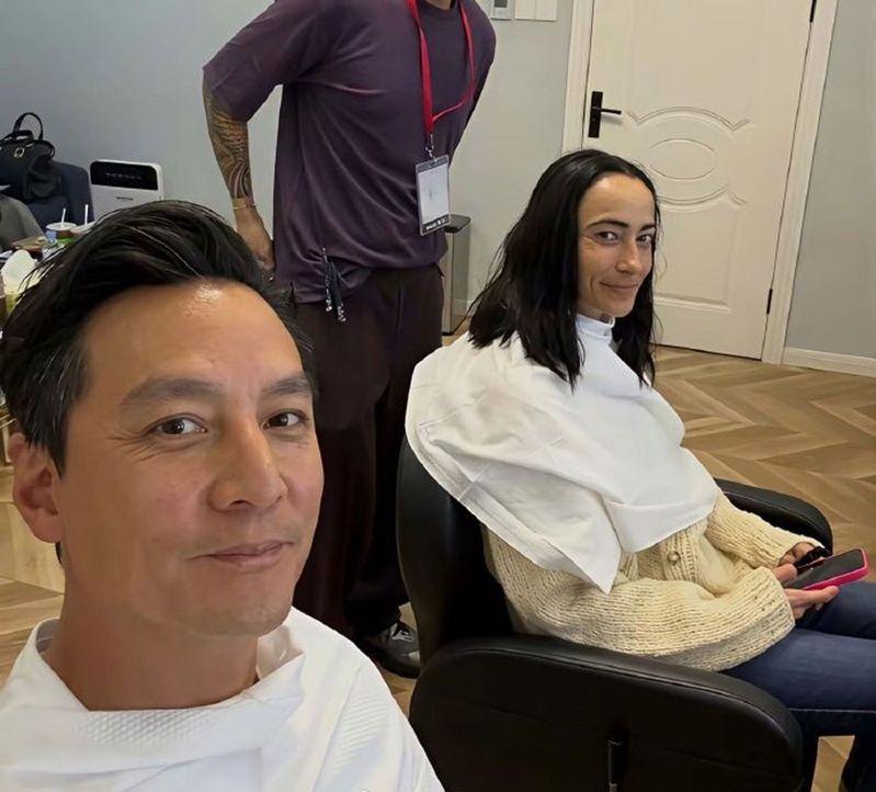 吴彦祖晒与妻子合照。(取材自微博)