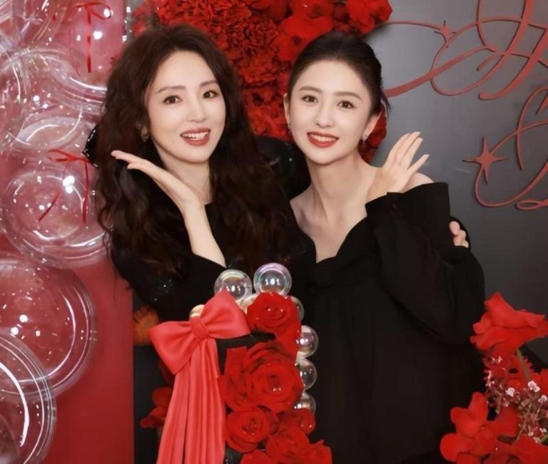 寿星董璇（左）与佟丽娅在2012年拍《北京爱情故事》认识，到现在整整20年。（取材自微博）