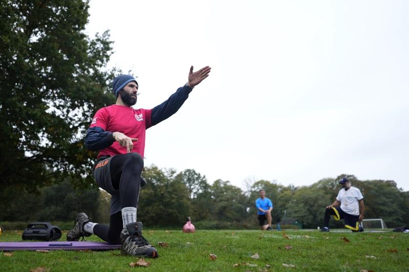 百万富豪对财富管理师日益不满,却很重视能提升整体身心健康的健身教练和心理咨商师。(美联社)